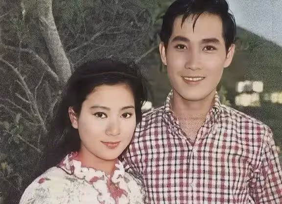 又一位82歲老戲骨被傳去世，曾與謝賢齊名，退圈後被曝開計程車