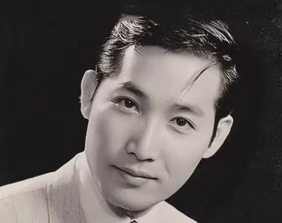 又一位82歲老戲骨被傳去世，曾與謝賢齊名，退圈後被曝開計程車