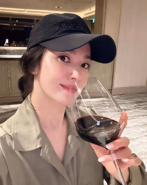 宋慧喬曬43歲生日照,重現20年前《浪漫滿屋》的可愛笑容