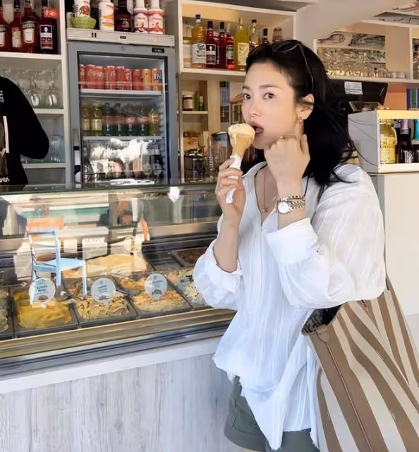 宋慧喬曬43歲生日照,重現20年前《浪漫滿屋》的可愛笑容