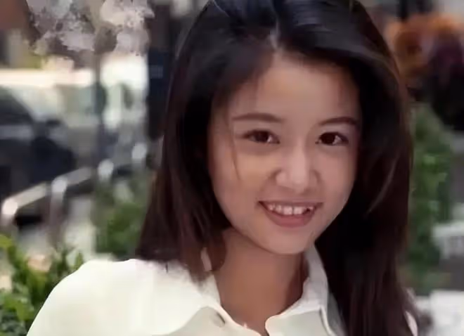 林心如霍建華一起看7歲女兒跳舞,林心如給女兒比心,霍建華鼓掌