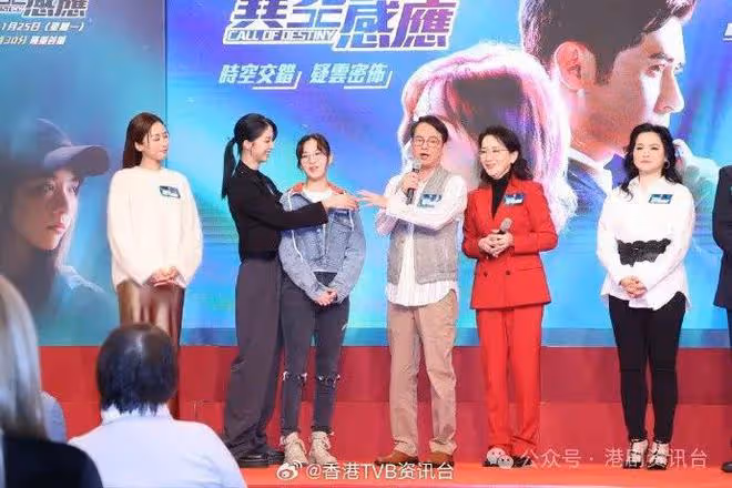 TVB又有新劇播出!男主角意外聯絡上身在未來時空的女主角