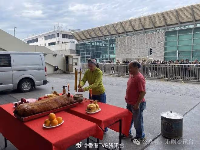 汪明荃今晚紅館開個唱！梁朝偉獲頒科大榮譽博士