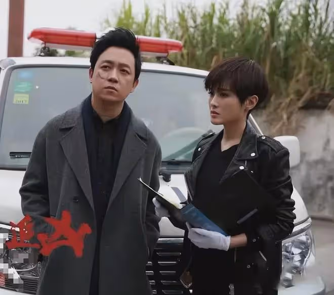 《白夜破曉》熱度破萬!6主演兩位升級爸媽,潘粵明與她因戲牽手