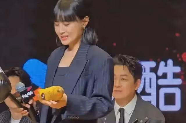 《白夜破曉》熱度破萬!6主演兩位升級爸媽,潘粵明與她因戲牽手