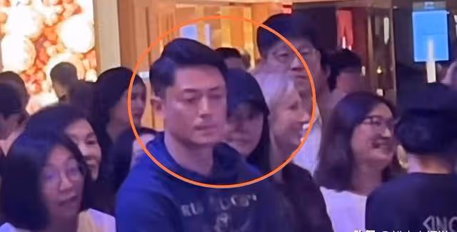 霍建華林心如夫婦看女兒演出!甜蜜無比,旁觀人群無人識