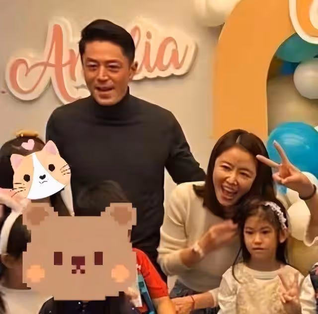 霍建華林心如夫婦看女兒演出!甜蜜無比,旁觀人群無人識