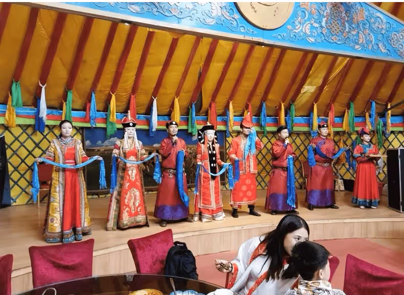 蒙古一家人睡在一個蒙古包里，新婚夫婦怎麼辦？當地人道出了實情