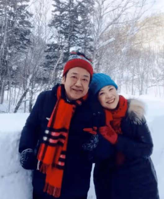 王馥荔老公追悼會現場曝光,兒子王驍公開死因,王驍妻女首亮相!