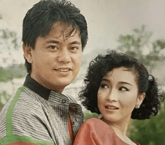 一見鍾情,相戀1年後結婚,相守45年,她無法生育,他毫不介意
