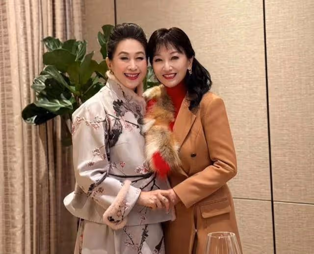 趙雅芝71歲生日宴,富豪老公甜蜜送花,現場大咖如雲陣仗大