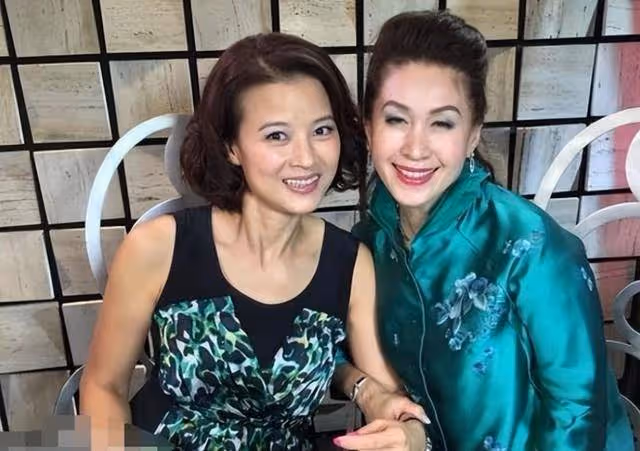 趙雅芝71歲生日宴,富豪老公甜蜜送花,現場大咖如雲陣仗大