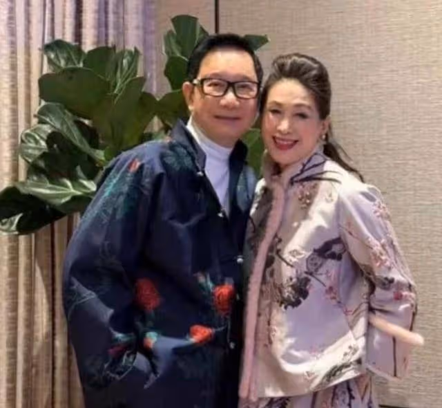 趙雅芝71歲生日宴,富豪老公甜蜜送花,現場大咖如雲陣仗大