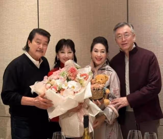 趙雅芝71歲生日宴,富豪老公甜蜜送花,現場大咖如雲陣仗大