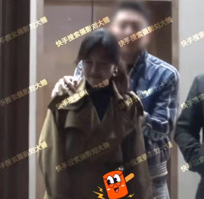 太甜了!46歲薛佳凝疑新戀情曝光,擁抱親耳朵,與胡歌分手15年