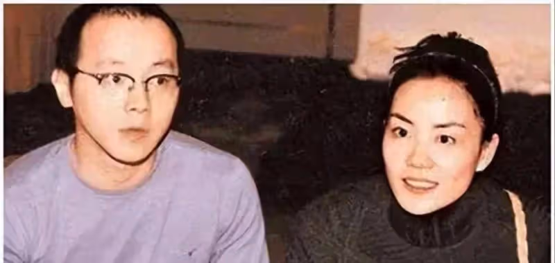 王菲前任齊聚竇靖童演唱會,李亞鵬忍不住流下眼淚,竇唯親自表演