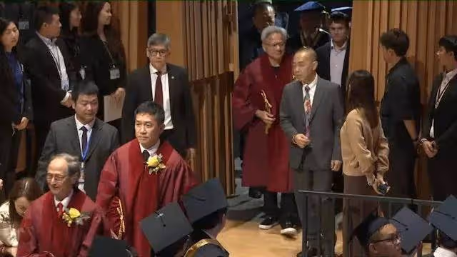 恭喜!影帝梁朝偉獲港科大頒授榮譽博士學位,太太劉嘉玲陪同出席