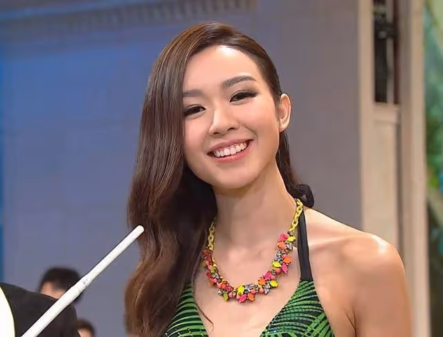 香港知名女星懷孕後上圍變豐滿,挺著大肚運動,預產期在明年春天