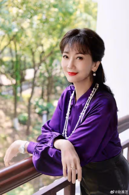 71歲趙雅芝近況曝光!現身友人聚會補過生日,身材苗條面部零皺紋