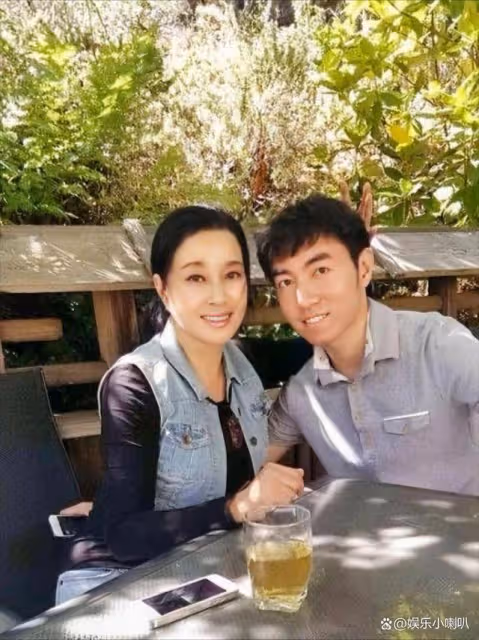 劉曉慶:四段婚姻無兒無女,選擇把外甥當成自己的孩子養育半生!
