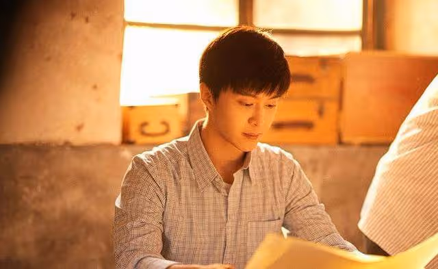 范丞丞後援會停運抗議,24歲偶像演技遭質疑,粉絲甩鍋工作室
