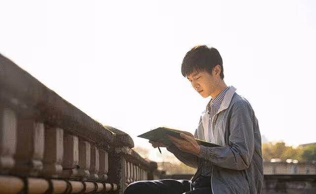 范丞丞後援會停運抗議,24歲偶像演技遭質疑,粉絲甩鍋工作室