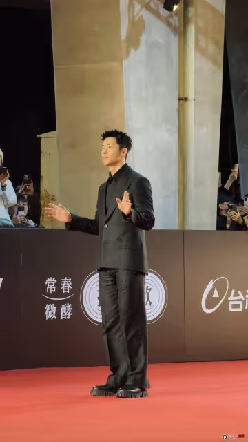 金馬獎2024 | 吳君如戴千萬珠寶現身!「拿不到獎,陳可辛說買給我」