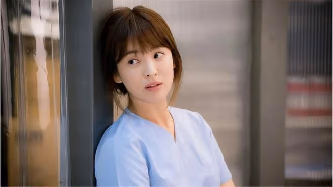 宋慧喬43歲生日照引熱議，容貌甜美依舊，離婚後的她活出自我