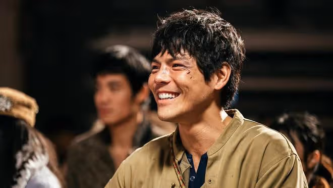 向佐女裝直播驚艷亮相,藥水哥現身對比,娛樂圈風雲再起波瀾