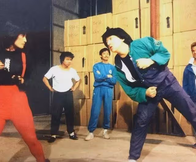 她被成龍改變了一生，曾鼓勵前夫鄭浩南，接拍風月片，如今怎樣了