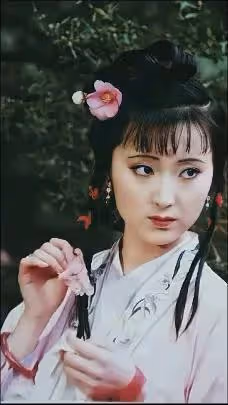 網友調侃「已經十年沒看過國產古裝劇」,現在的審美真的有點low