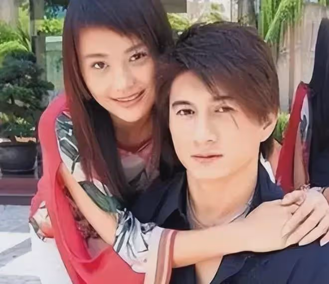劉詩詩殺青後逛迪士尼，不願回台灣陪吳奇隆，相愛十年屢傳情變
