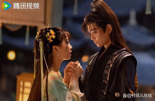 《永夜星河》虞書欣漲粉百萬，她主動爭取一人分飾兩角，內幕曝光