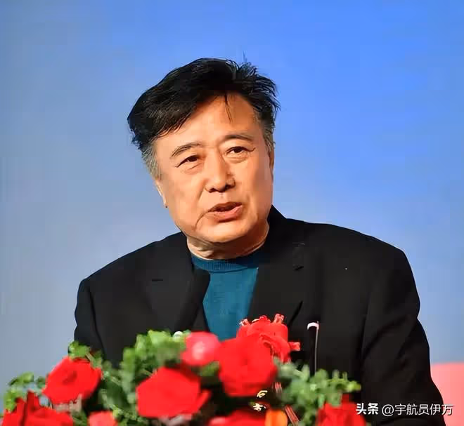 與劉曉慶分手後,11年不談戀愛,卻在49歲娶小19歲嬌妻成人生贏家