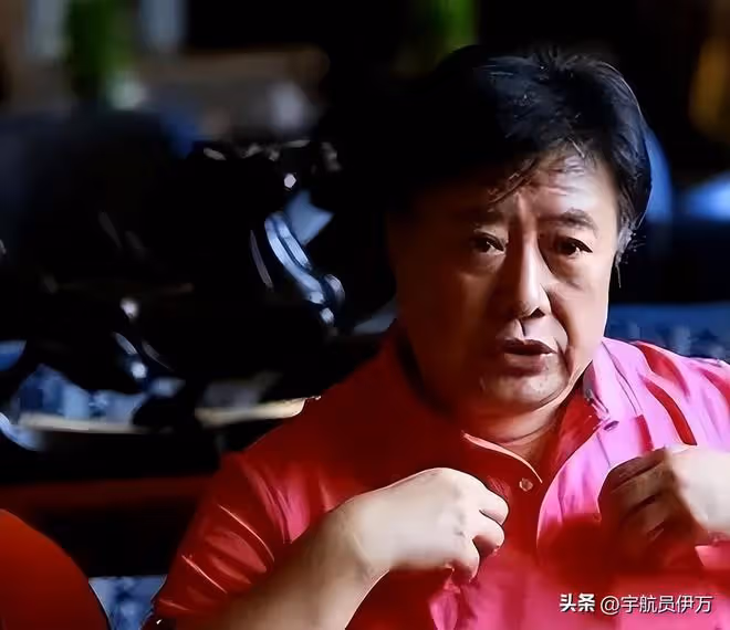 與劉曉慶分手後,11年不談戀愛,卻在49歲娶小19歲嬌妻成人生贏家