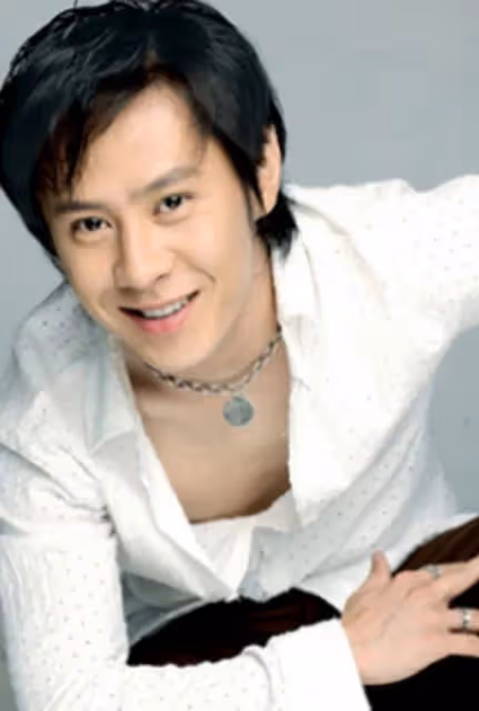 36歲梁洛施戀情疑曝光!和內地男友手牽手,對方大9歲離異很帥氣