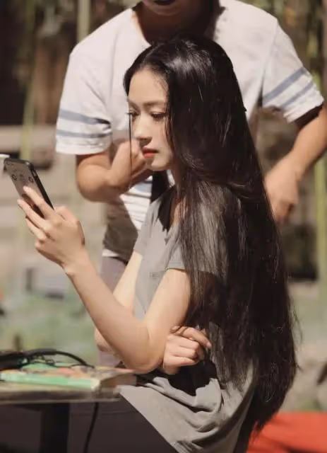 從人見人愛到人淡如菊,再到人設翻車,42歲的萬茜翻車翻得太突然