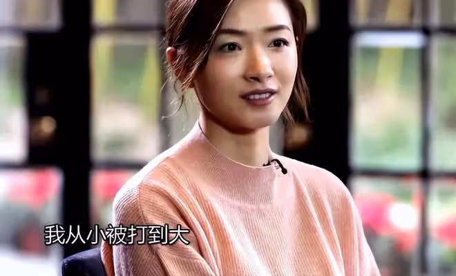從人見人愛到人淡如菊,再到人設翻車,42歲的萬茜翻車翻得太突然