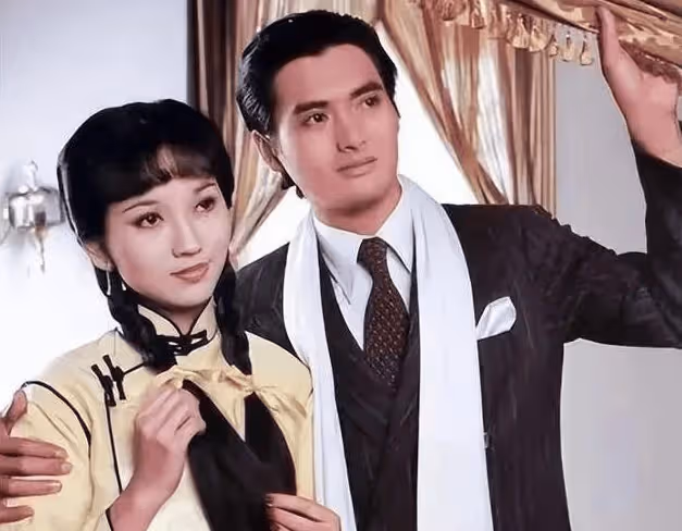她是著名歌唱家,曾暗戀周潤發,結婚後慘遭家暴,如今過得怎樣?