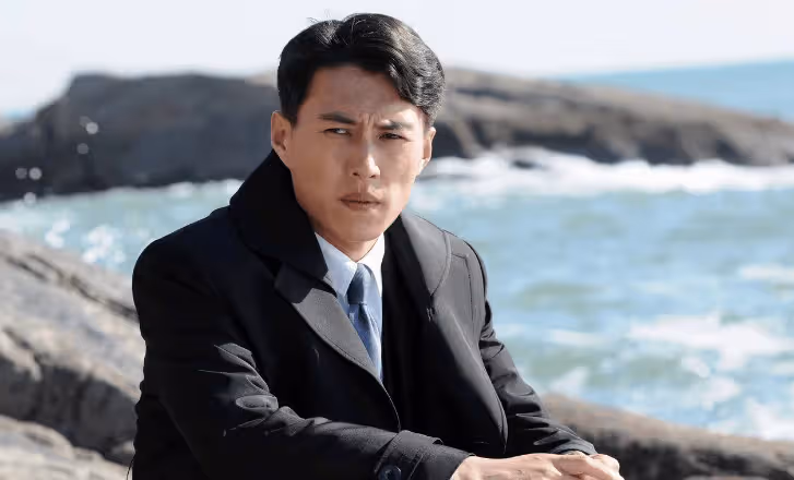叔圈頂流靳東緋聞不斷,嬌妻幼子竟不反對,幹部靳東又有「大動作」