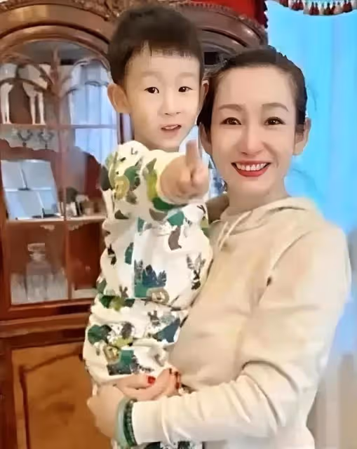 秦海璐37歲生下「巨嬰症」兒子,躲過了高齡產子,卻躲不過遺傳
