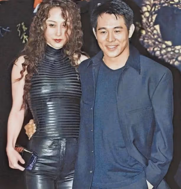 拋妻棄子,逼原配自盡,成名後甩了原配的3位男星,一個比一個絕