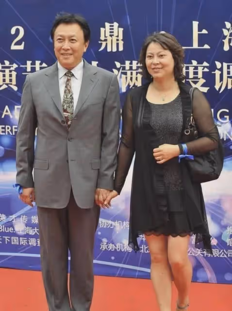 拋妻棄子,逼原配自盡,成名後甩了原配的3位男星,一個比一個絕