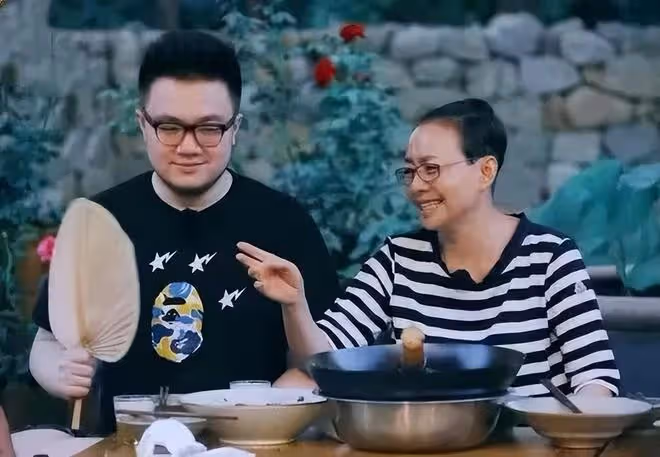 我允許子女啃老,別去啃別人,宋丹丹一句話把巴圖送上熱搜!