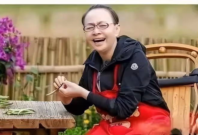 我允許子女啃老,別去啃別人,宋丹丹一句話把巴圖送上熱搜!