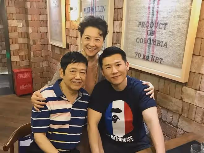 王馥荔丈夫去世引淚目，夫妻恩愛成佳話，兒子王驍成驕傲
