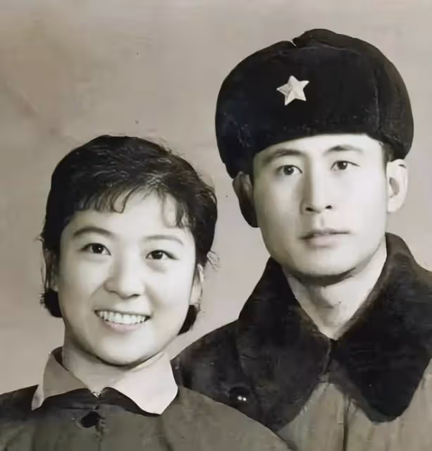 王馥荔丈夫去世引淚目，夫妻恩愛成佳話，兒子王驍成驕傲