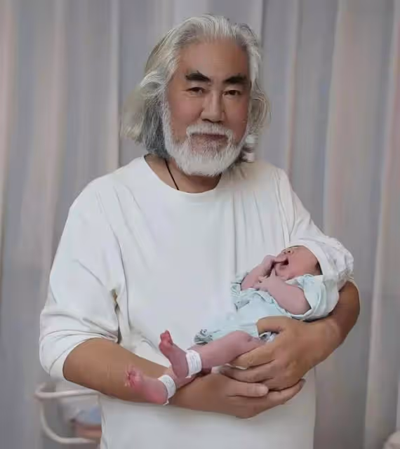 好傢夥,73歲張紀中四胎得女,42歲妻子老來得女,網友:爆龍珠了