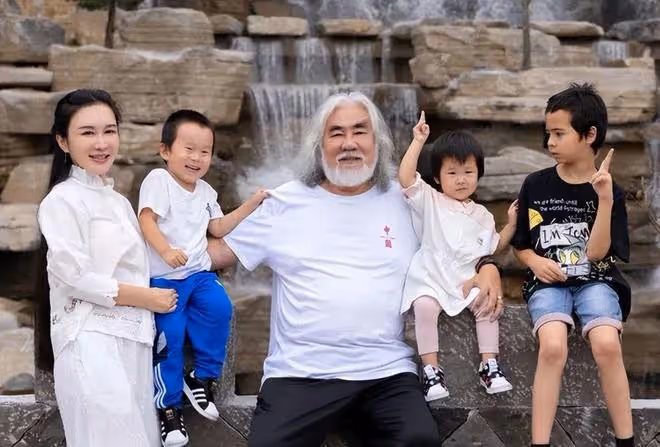 好傢夥，73歲張紀中四胎得女，42歲妻子老來得女，網友：爆龍珠了
