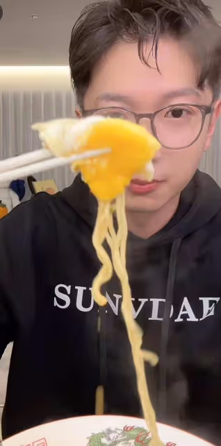 暖男下廚!高鈞賢深夜直播自製美食,圈外女友孕味濃隨時雙喜臨門